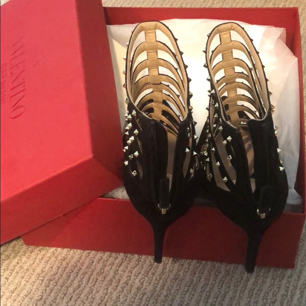 Heels - Picture 3 of 10